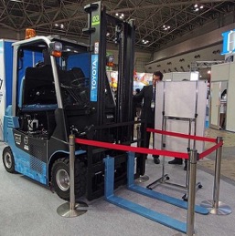 Toyota_FCforkliftcropped